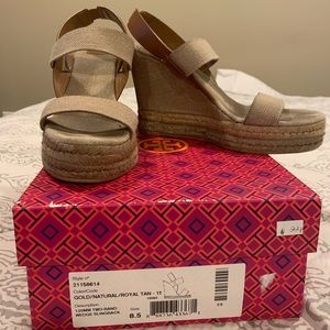 Used Tory Burch Gold/Natural 2 Band Wedges, sz8.5